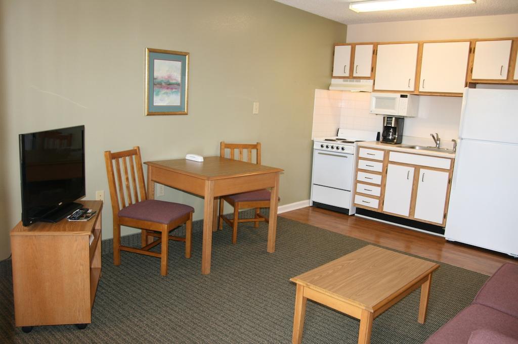 Affordable Suites Gastonia Room photo
